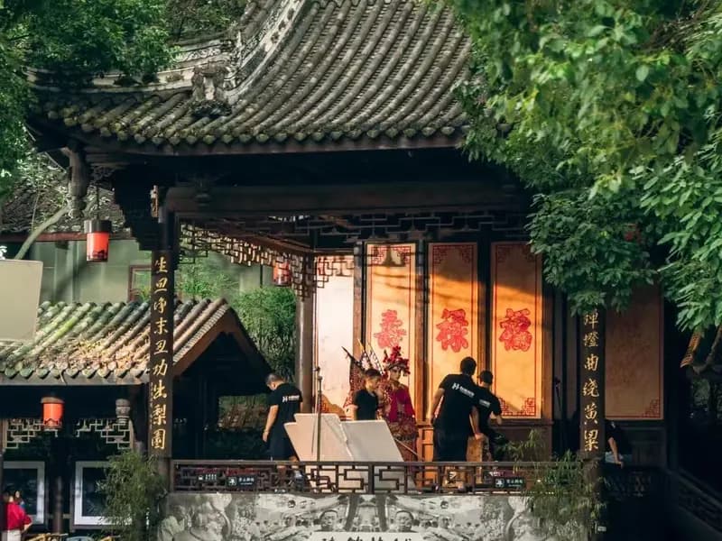 Chengdu Teahouse: Covered-Bowl Tea, Ear Cleaning and a Slow Half-Day