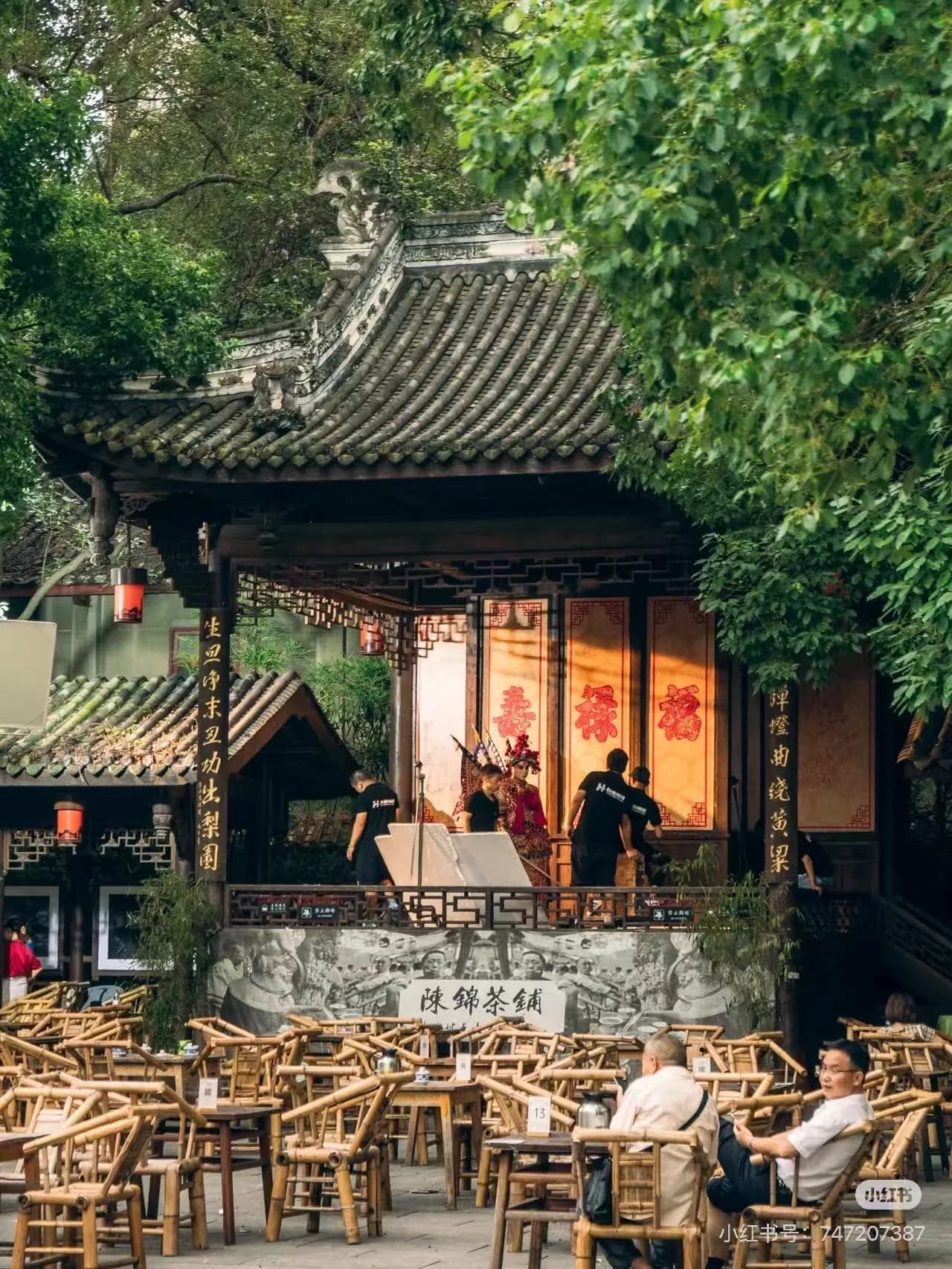 Chengdu Teahouse: Covered-Bowl Tea, Ear Cleaning and a Slow Half-Day
