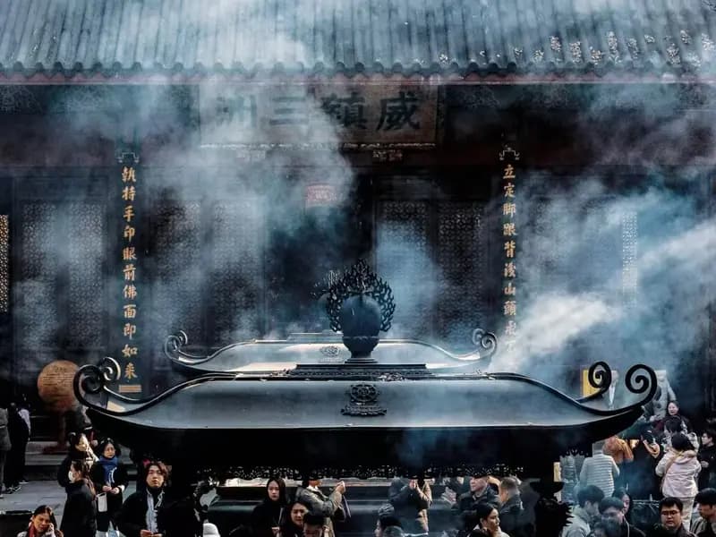 Lingyin Temple and Feilaifeng: Prayer, Blessings and a Half-Day Visit