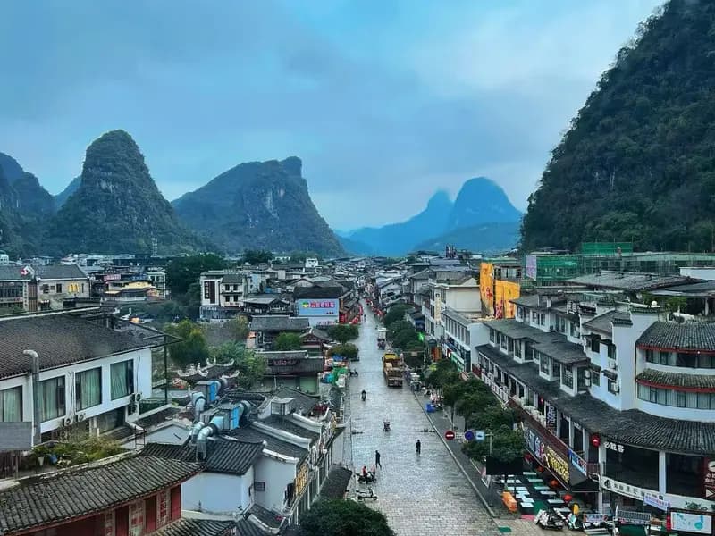 Yangshuo: West Street, Yulong River and Ten-Mile Gallery