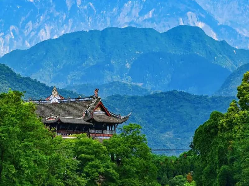 Chengdu in Summer: Three Kingdoms, Wuhou Shrine, and Hotpot After Dark