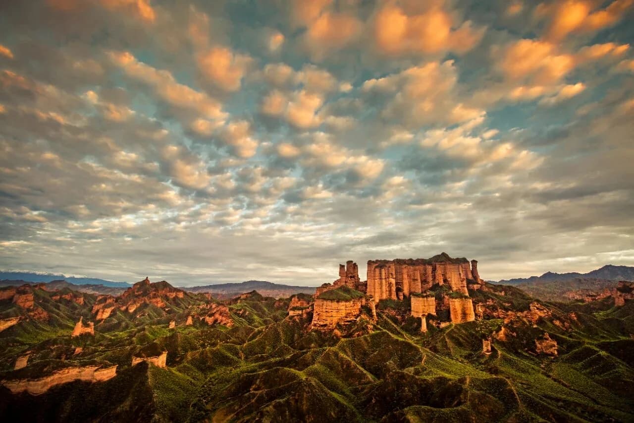 Featured Route: Silk Road by Train through the Hexi Corridor (Xi'an - Lanzhou - Zhangye - Jiayuguan - Turpan - Urumqi)